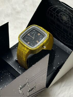 Star Wars flex watch yellow new